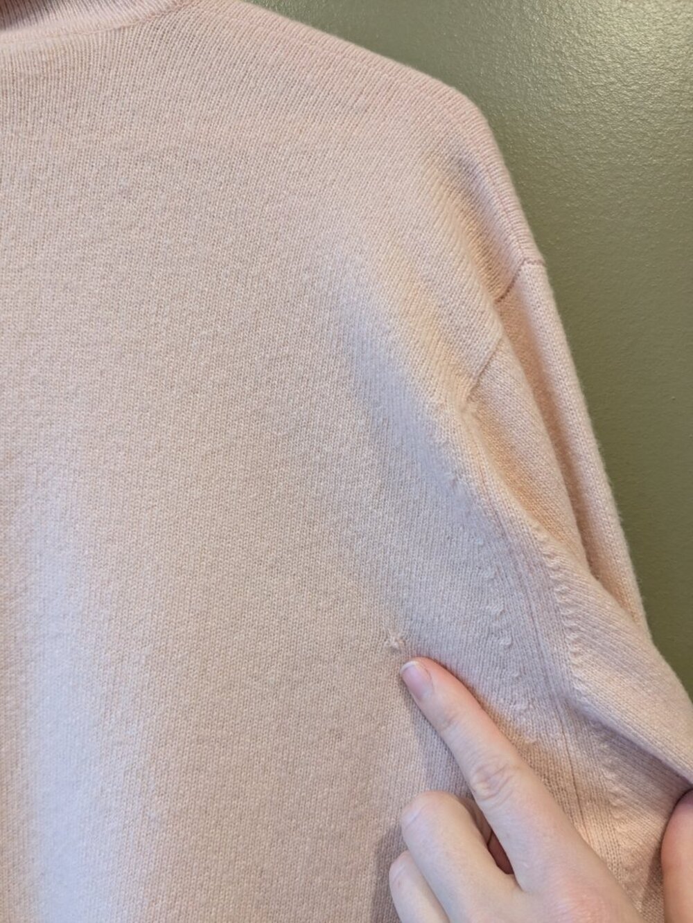 Pringle Scotland 100% Cashmere Soft Pink Roll Turtleneck Sweater Md/Lg Heritage - Picture 11 of 15